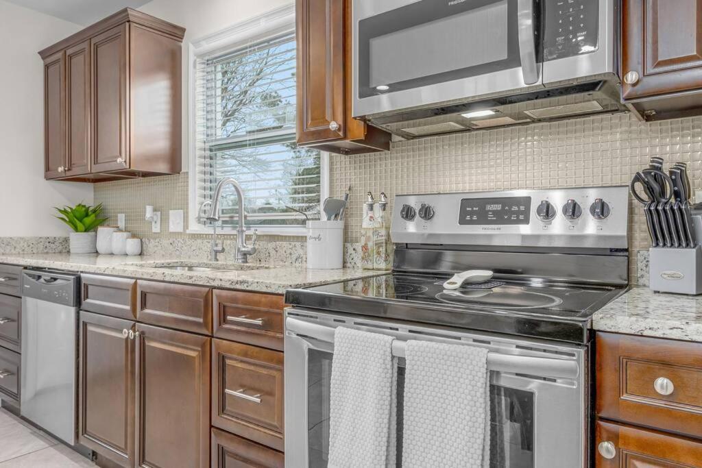 Family Style 5Br Home Mins From Buckroe Beach Hampton Exterior photo